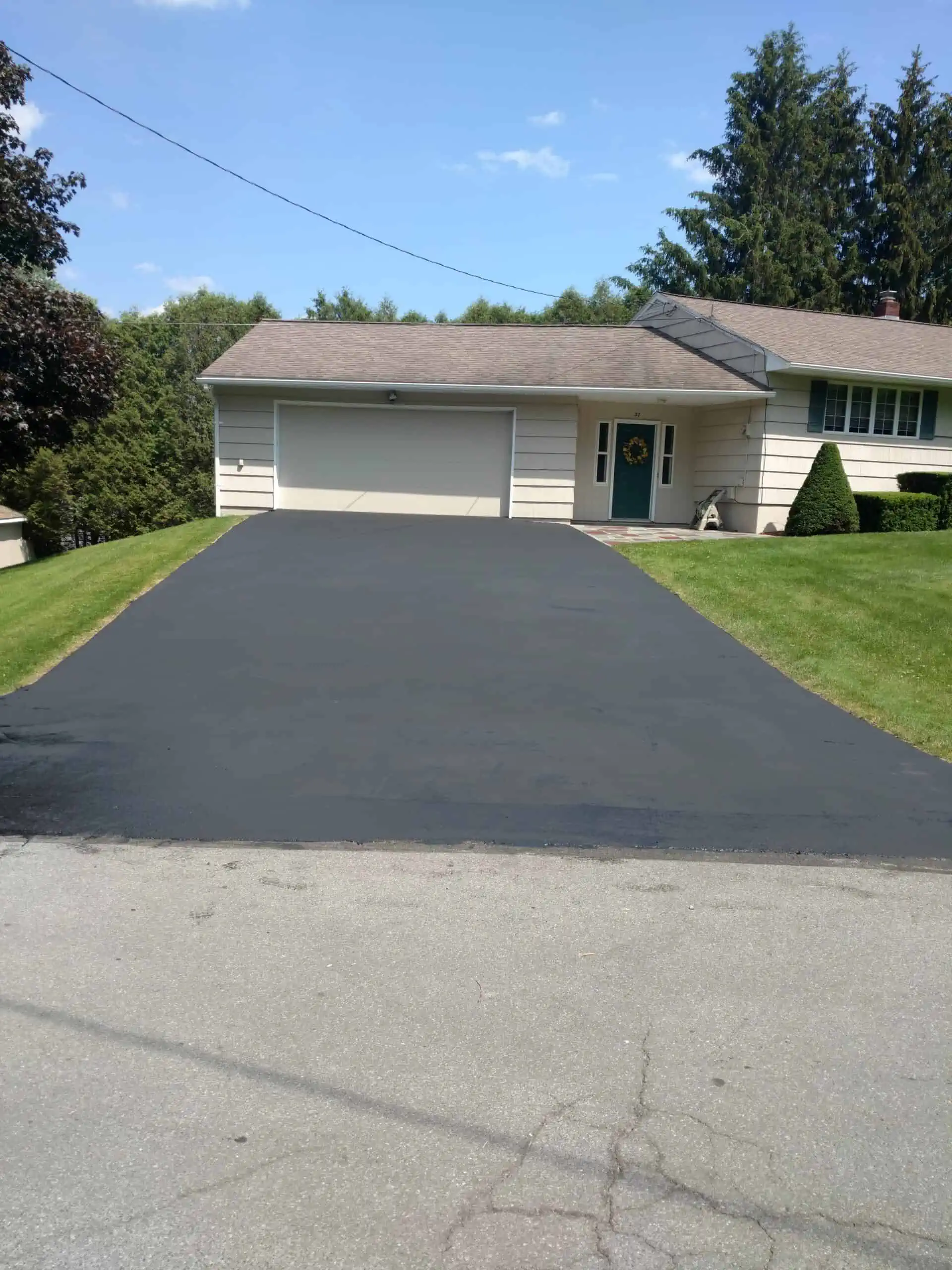 Asphalt sealcoating can add resistance and protection to your Westmoreland, New Hartford, or Clinton driveway! Call Newman Landscaping & Sealcoating today! 